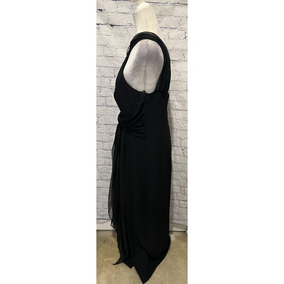 Vintage En Francais black sleeveless gown with a halter neckline Flowing Size 12 - Picture 4 of 9